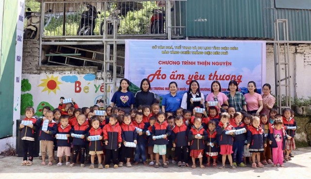 Lan tỏa yêu thương từ chương trình “Áo ấm yêu thương” 